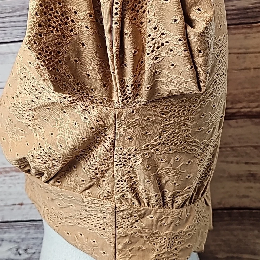 NEW URBAN ROMANTICS BROWN LONG SLEEVE EYELET PULLOVER STRETCH CROP TOP